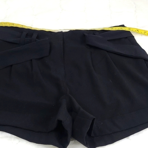 Womens high rise shorts with belt - Picture 2 of 7